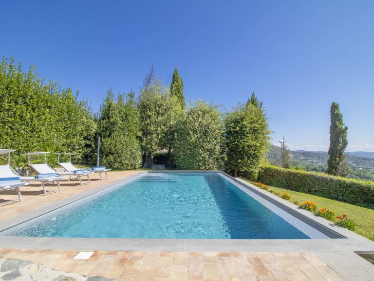 Pleasant vacation home with patio, jacuzzi & private pool | Lake view | Pet-friendly — photo 4
