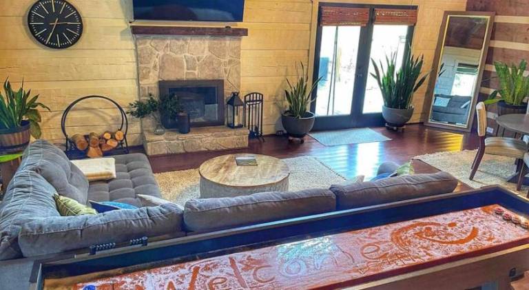 House with hot tub — photo 3