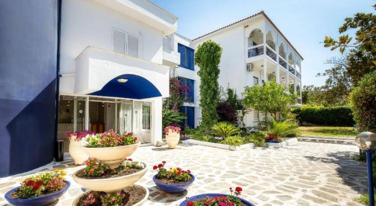 Kamari Beach Hotel — photo 5