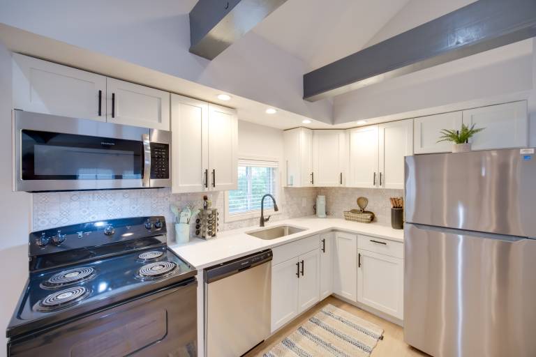 'Wishin & Fishin' Walkable Erie Home By the Beach! — photo 5