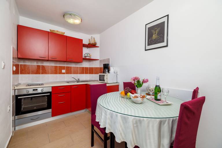 Apartment with terrace & grill | Sea view — photo 5