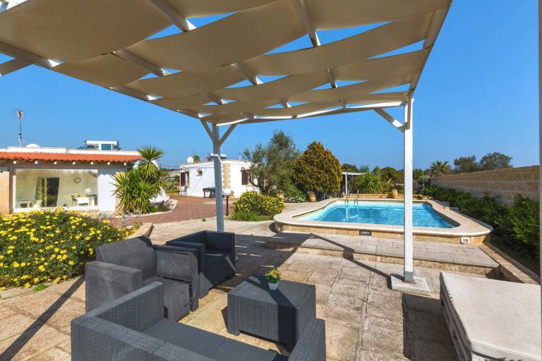 Fully equipped charming villa with garden, private pool & BBQ | Garden view | Pet-friendly — photo 2