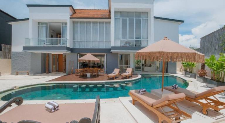 Villa with pool in Kuta