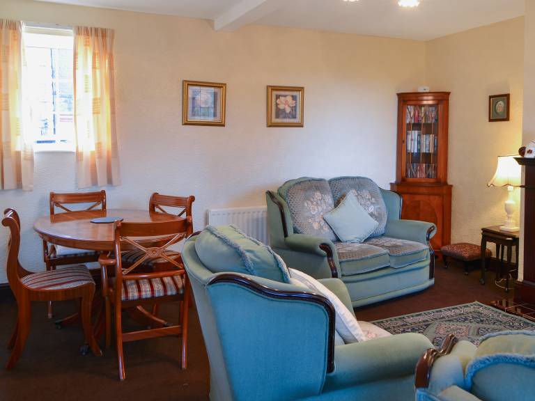 Family-oriented charming cottage with garden | River view | Pet-friendly — photo 3