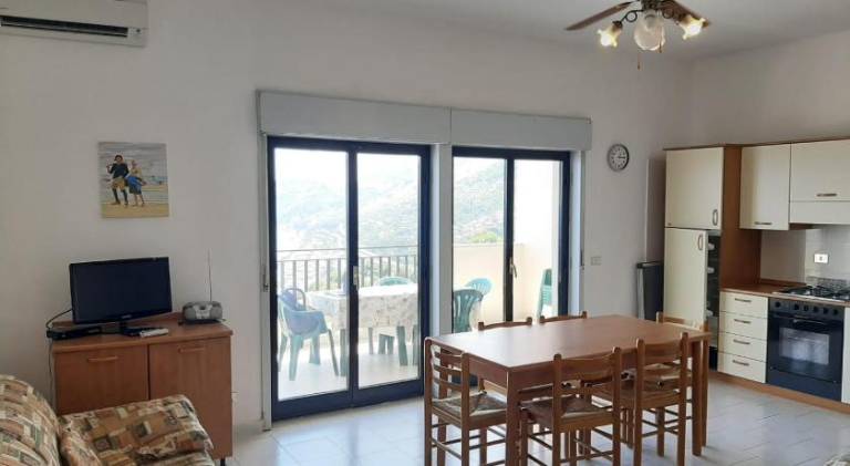 Apartment with yard, barbecue & patio | Beach nearby | Dogs allowed — photo 5