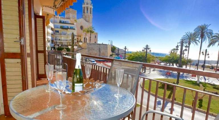 Fully equipped rental apartment with terrace | Next to the beach | Pet-friendly in Sitges