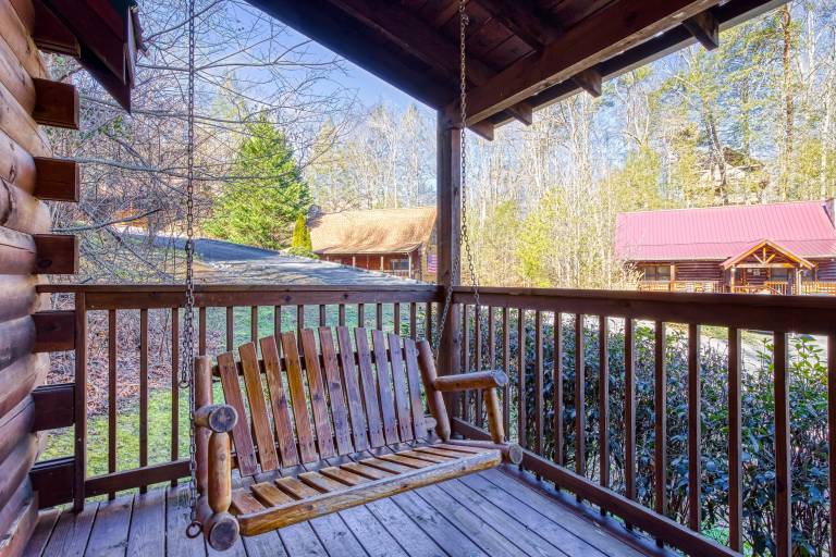 Cabin with grill, pool & hot tub | Mountain view — photo 4