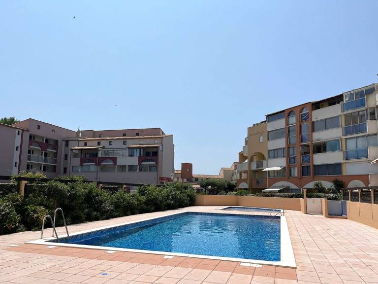 Holiday apartment with pool in Agde