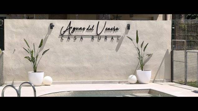 Beautiful cottage with barbeque, patio & pool | Mountain view | Pets are welcome — photo 2