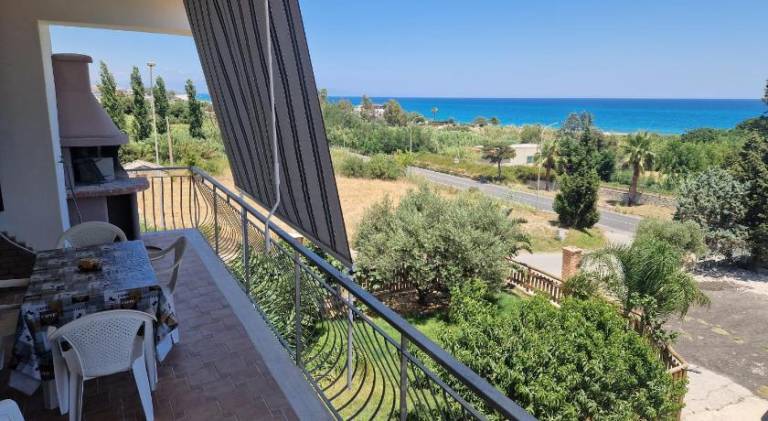 Pleasant apartment with yard, terrace & barbecue | Next to the beach | Dogs allowed — photo 4