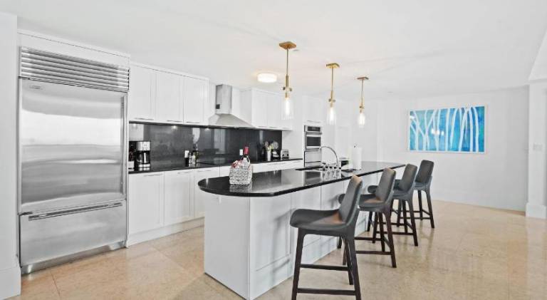 Ritz-Carlton Luxury Oceanfront 2BR on 16th Floor — photo 4