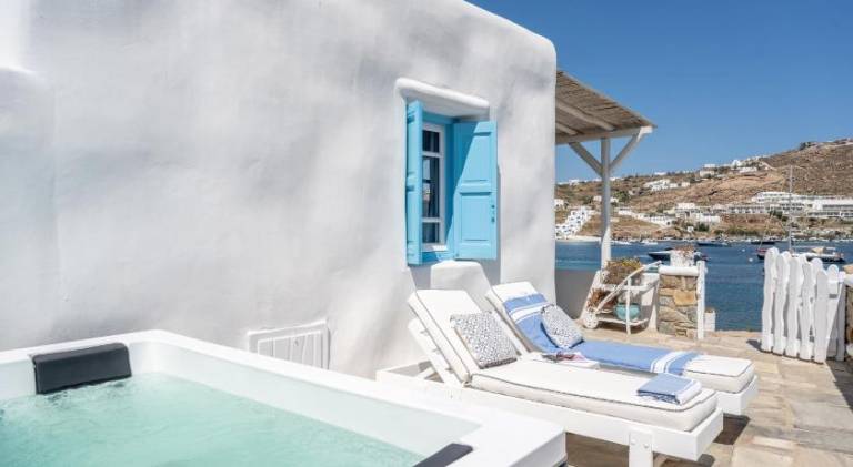 Vacation home with jacuzzi — photo 4