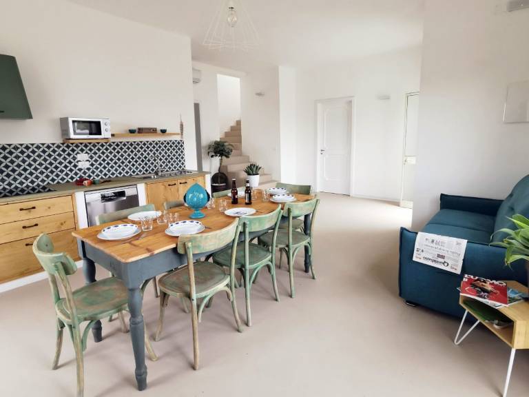 Rental apartment with BBQ, patio & private pool | Lake view | Next to the beach | Dogs allowed — photo 2