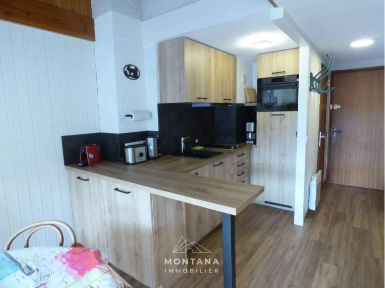 Apartment with yard — photo 4