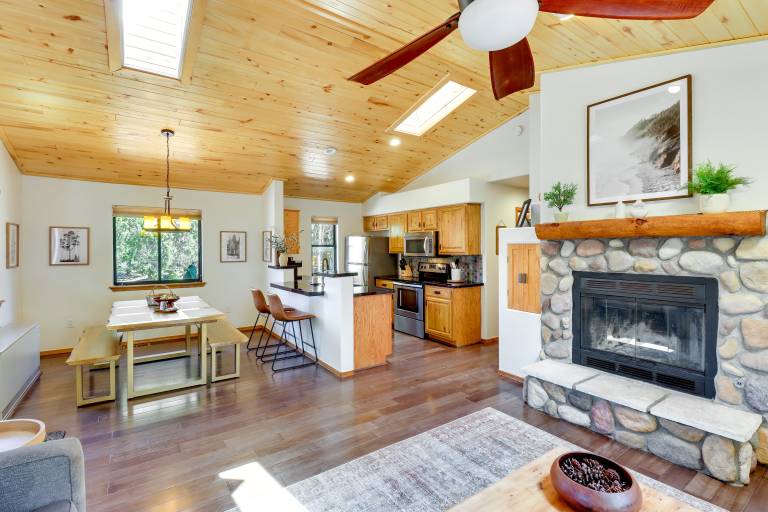 Large Yard, Patio + Gas Grill: Show Low Cabin — photo 5