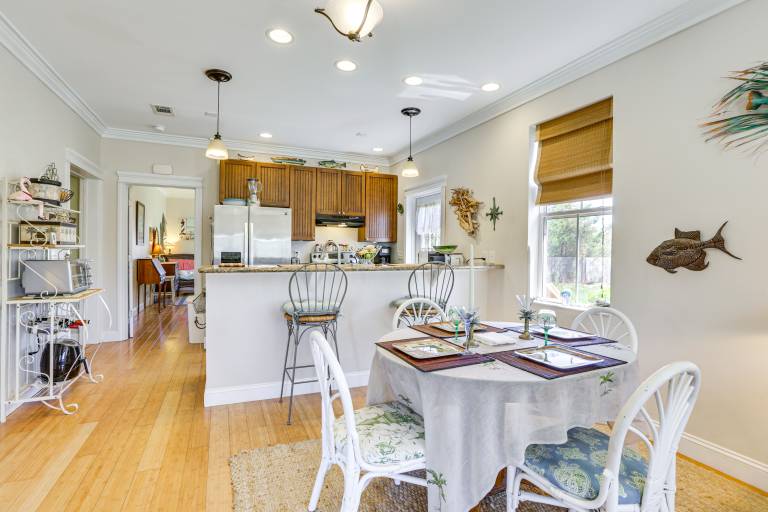 Lovely Carrabelle Home w/ Lake Views & Pool Access — photo 5
