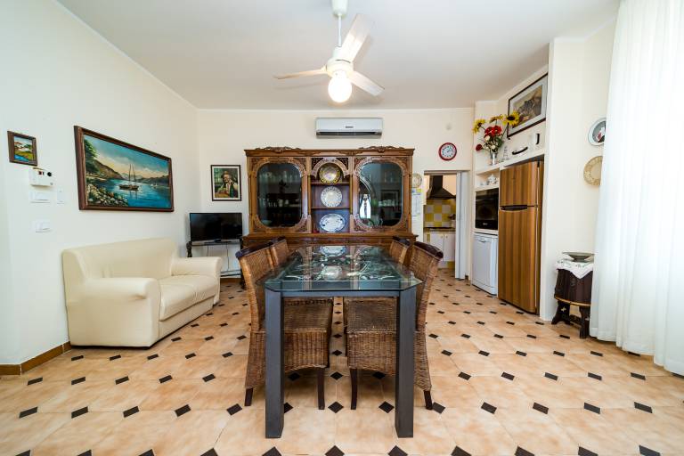 Vacation home with barbeque, yard & terrace | Sea view — photo 3