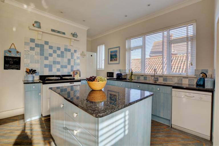 Family-oriented pleasant cottage with grill, yard & patio | Next to the beach | Pet-friendly — photo 5