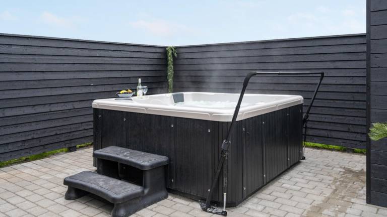 House with sauna, terrace & private pool — photo 4