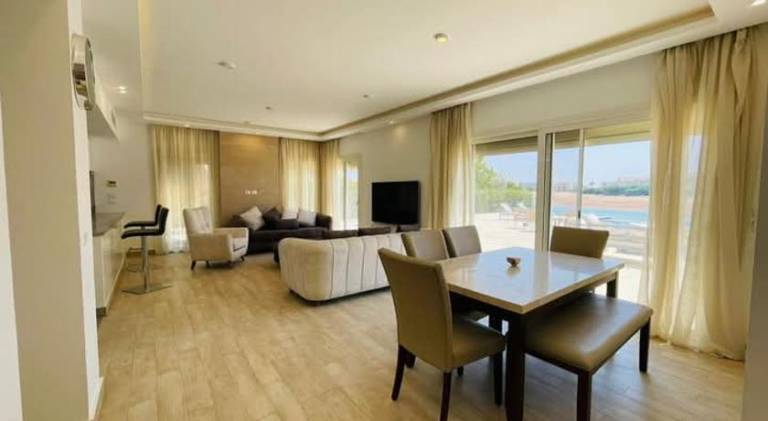 Villa with BBQ, patio & pool | Perfect for remote work — photo 2