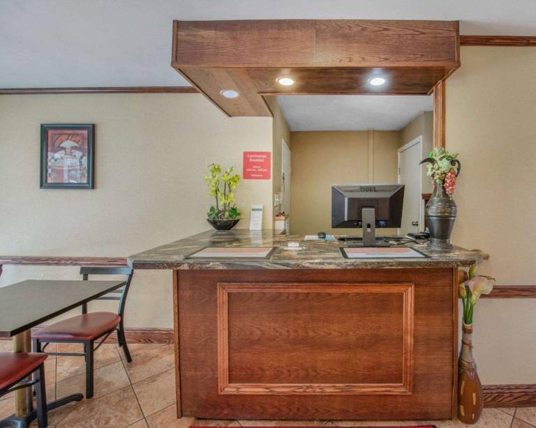 Econo Lodge Hermitage South — photo 3