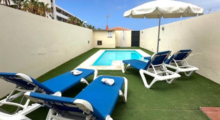 Villa with grill, yard & patio in Adeje