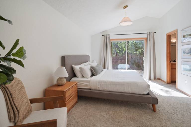 Quail Covey - Hot Tub, AC, Beautiful, Fully Fenced Yard, Close to Everything! — photo 3