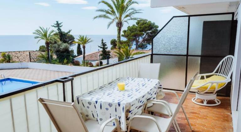 Holiday apartment with patio & private pool — photo 5