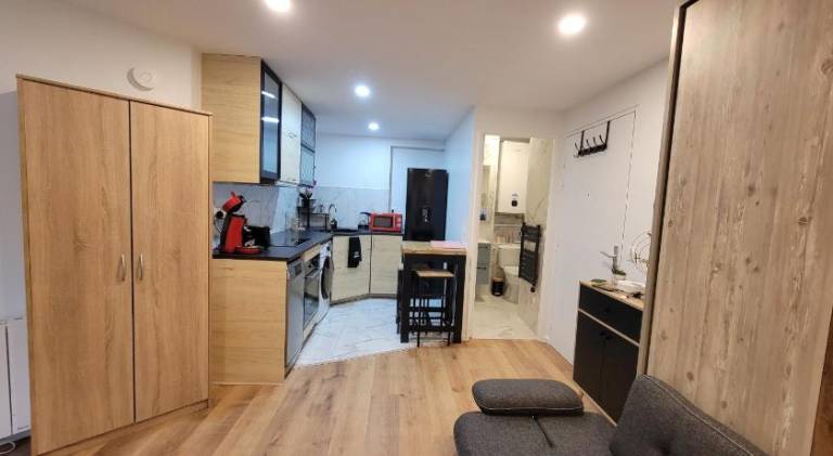 Rental apartment with yard — photo 2