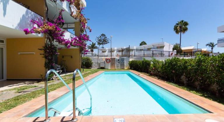 Rental apartment with terrace, yard & pool | Next to the beach | Pets allowed in San Bartolomé de Tirajana