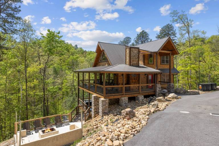 Peaceful Pines - Dog-Friendly 5 Bedroom Peaceful Paradise — photo 2