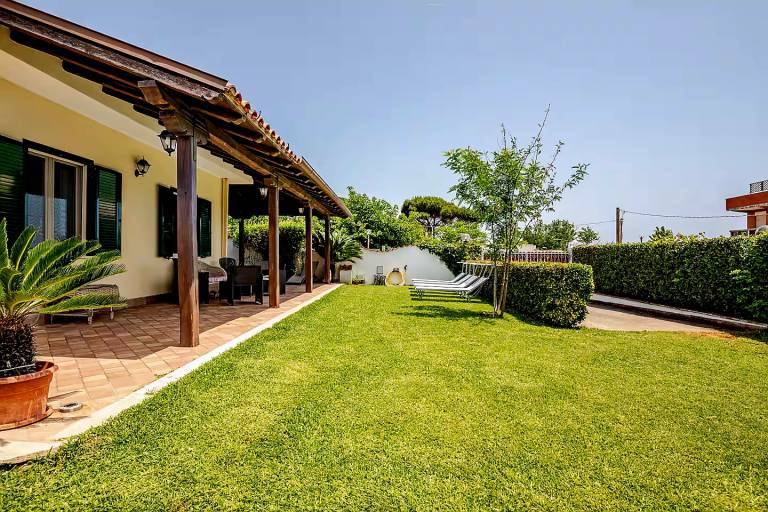 Villa with garden, BBQ & terrace | Panoramic view — photo 2