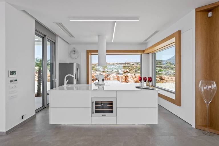 Fully equipped big villa with patio, jacuzzi & private pool | Sea view | Pets allowed — photo 4