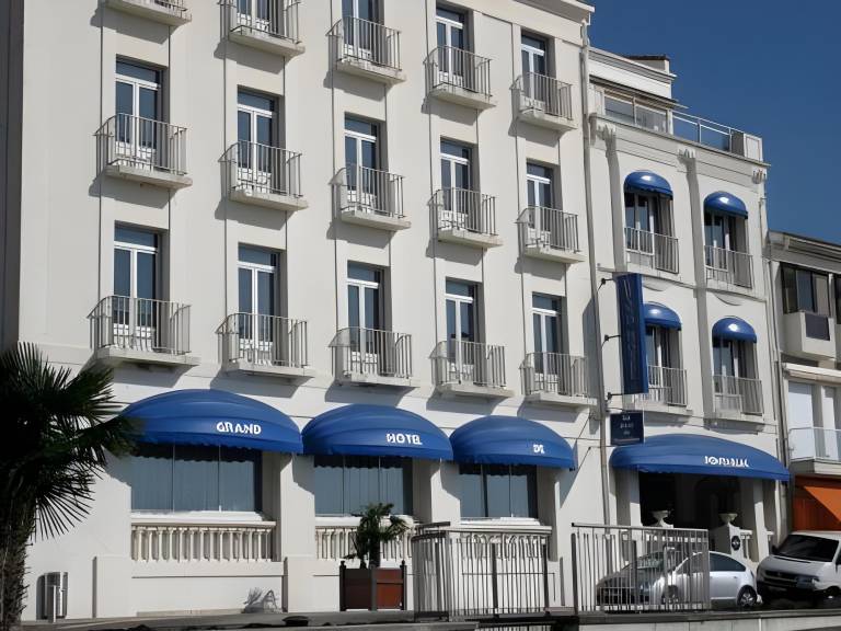 CERISE Royan - Le Grand Hotel de la Plage in Royan
