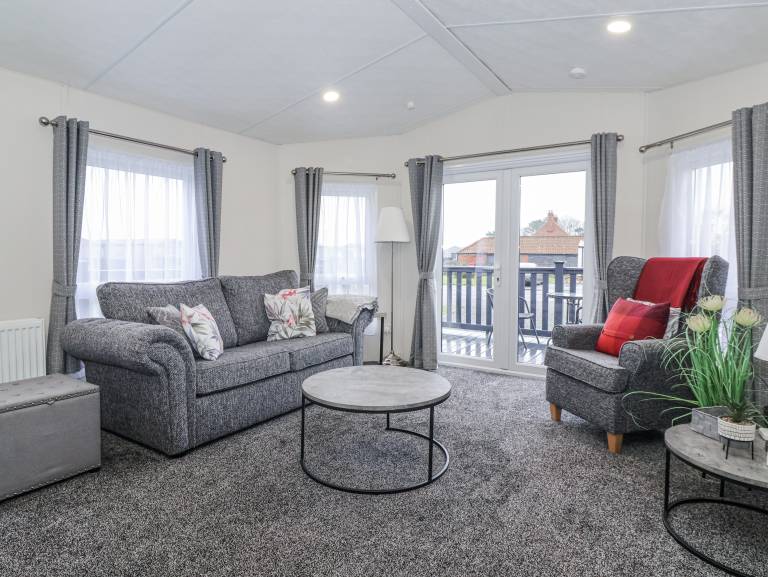 Cottage with yard | Beach view — photo 4