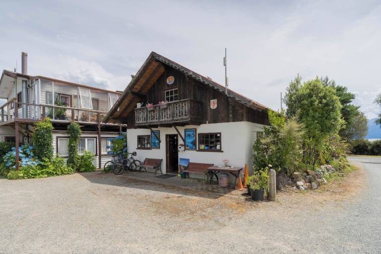 Resort  Manapouri