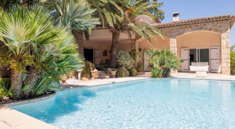 Lovely villa with garden, pool & jacuzzi | Pet-friendly in Valbonne