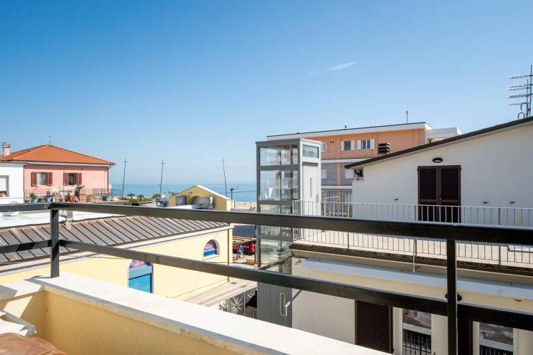 Apartment with terrace | City view | Beach nearby | Pets are welcome — photo 3
