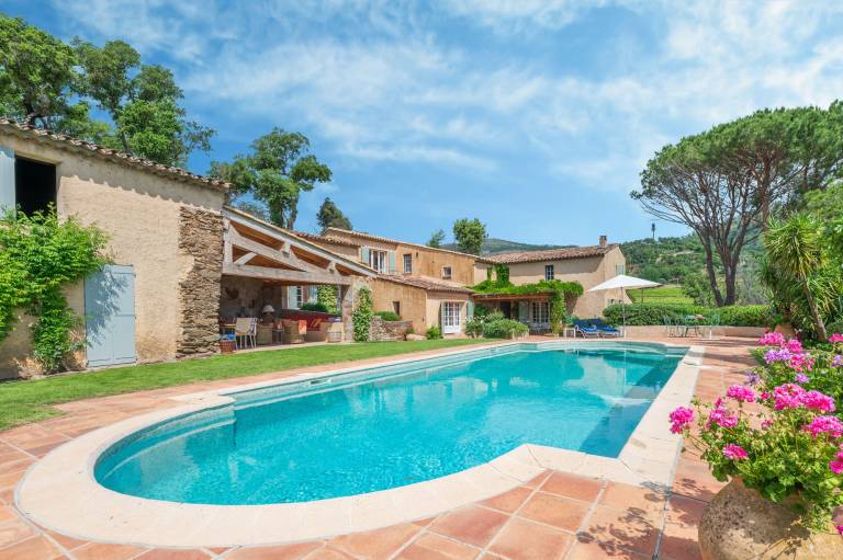 Children-friendly villa with barbecue, pool & yard | Pets allowed — photo 2