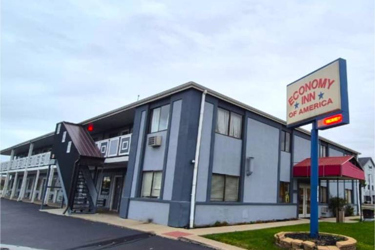 Economy Inn By Townhouse Merrillville US 30 — photo 5