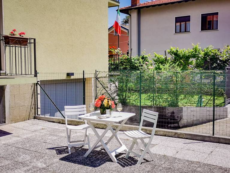 Rental apartment with patio | Mountain view — photo 3