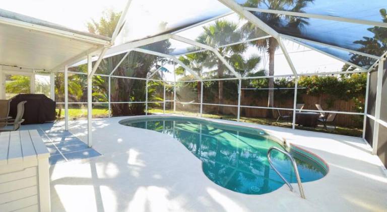 House with pool — photo 3