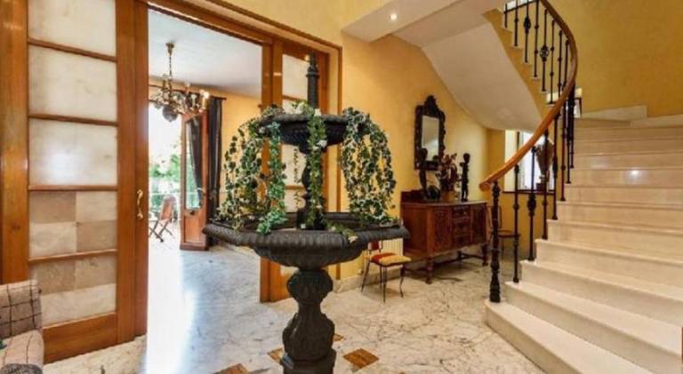 Villa with pool — photo 5