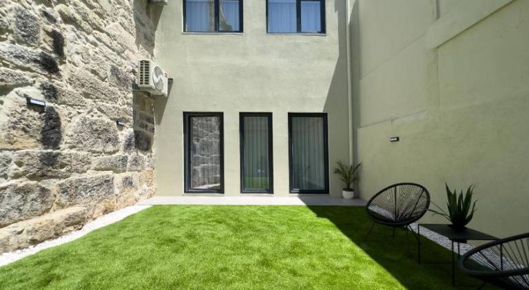 Charming holiday apartment | Close to São Bento Railway Station | Pets allowed in Porto