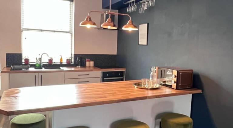 Holiday apartment with patio | Close to Liverpool Cathedral — photo 5