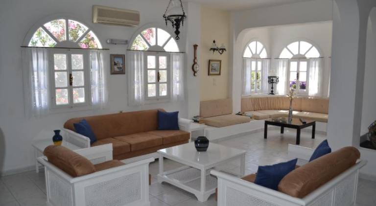 Serviced apartment with BBQ, pool & patio — photo 5