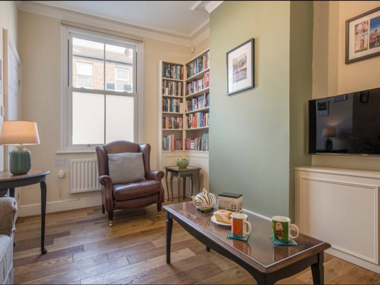 Family-oriented cottage with garden | Next to Shambles | River view | Pets allowed — photo 3