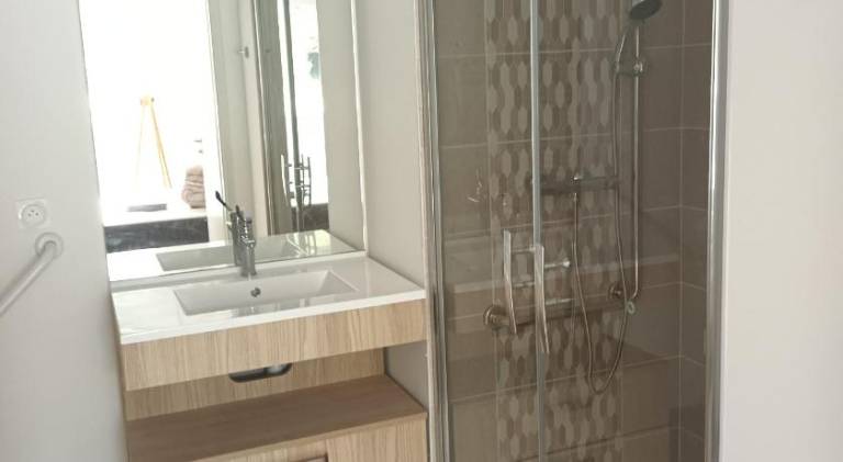 Charming serviced apartment with terrace | Pets allowed — photo 2