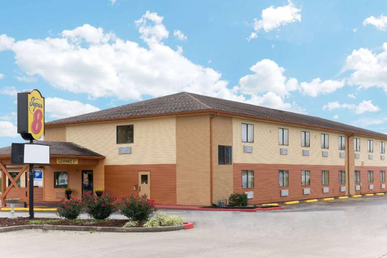 Super 8 By Wyndham Richmond in Richmond, KY