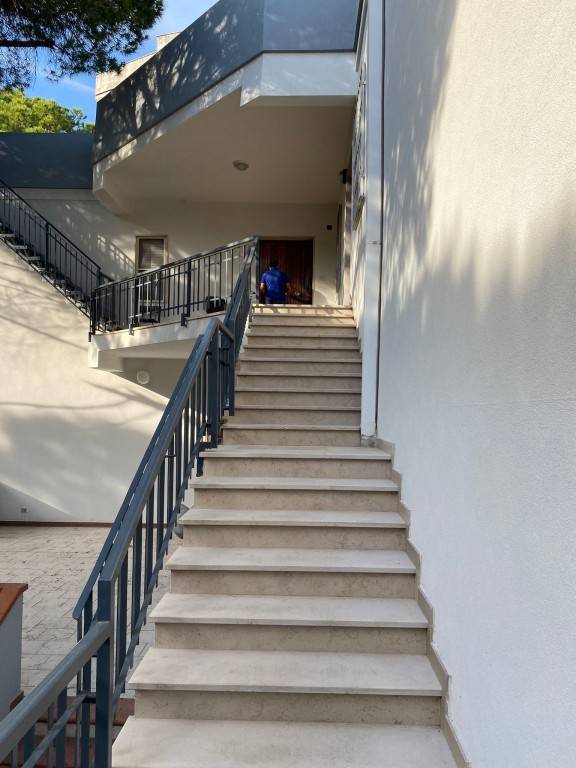 Apartment with terrace & yard — photo 3